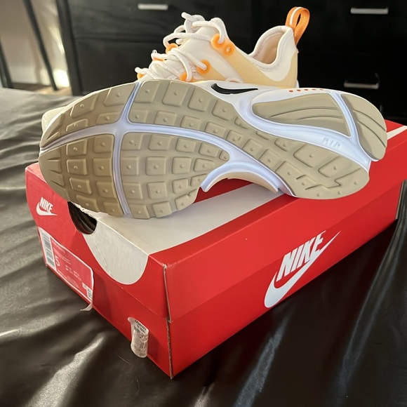 Nike Air Presto - Picture 2 of 3